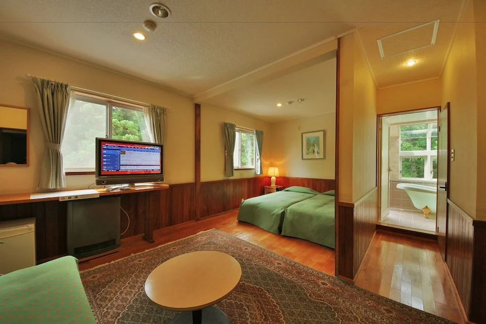 Double Suite (twin beds)