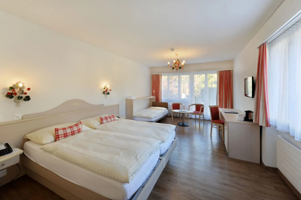 Standard Triple room