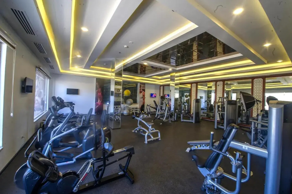 Pickalbatros Aqua Park Sharm El Sheikh: A spacious gym with cardio machines, strength equipment, and mirrored walls.