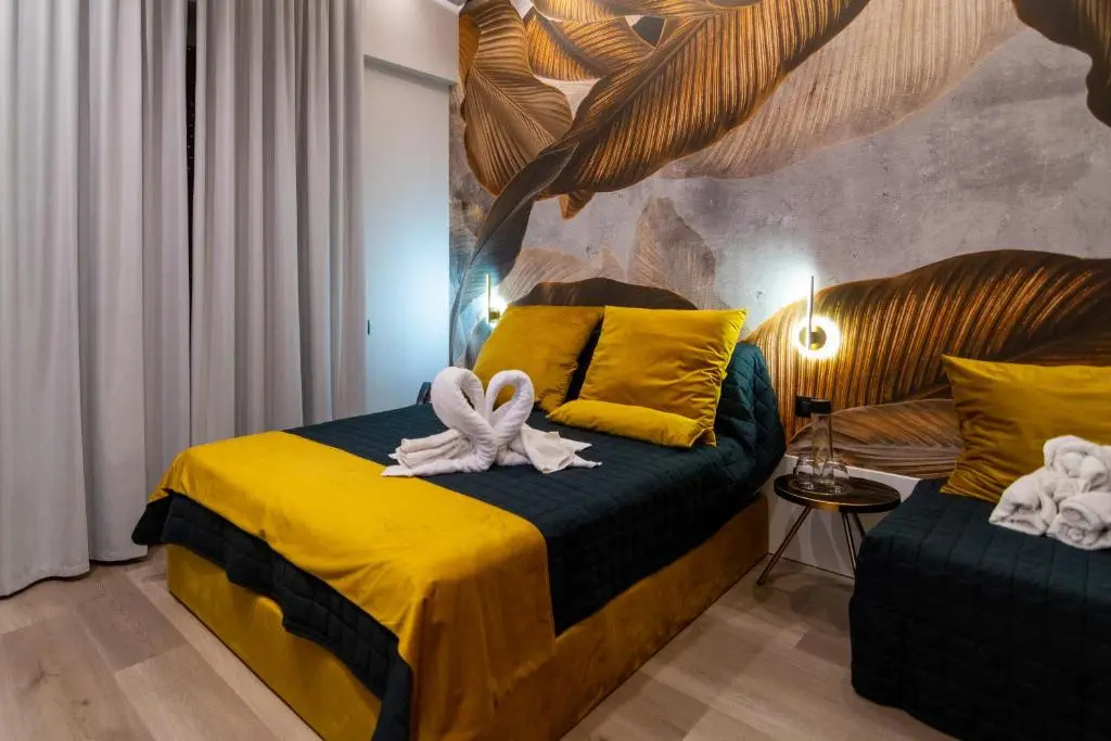 Deluxe Double room (full double bed)