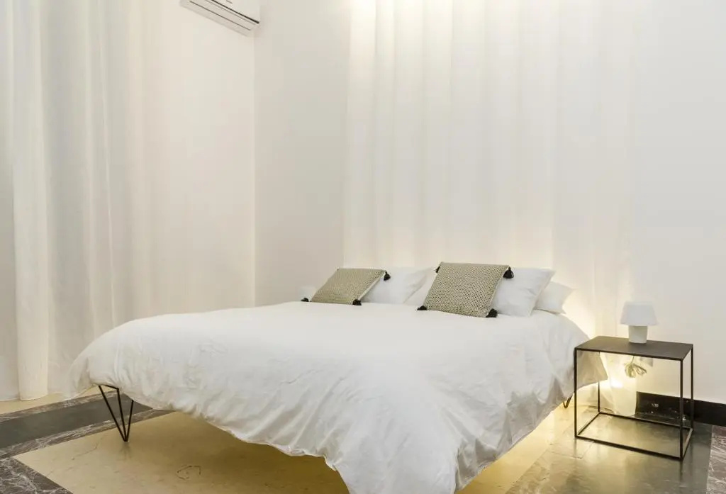 Deluxe Double room (full double bed)