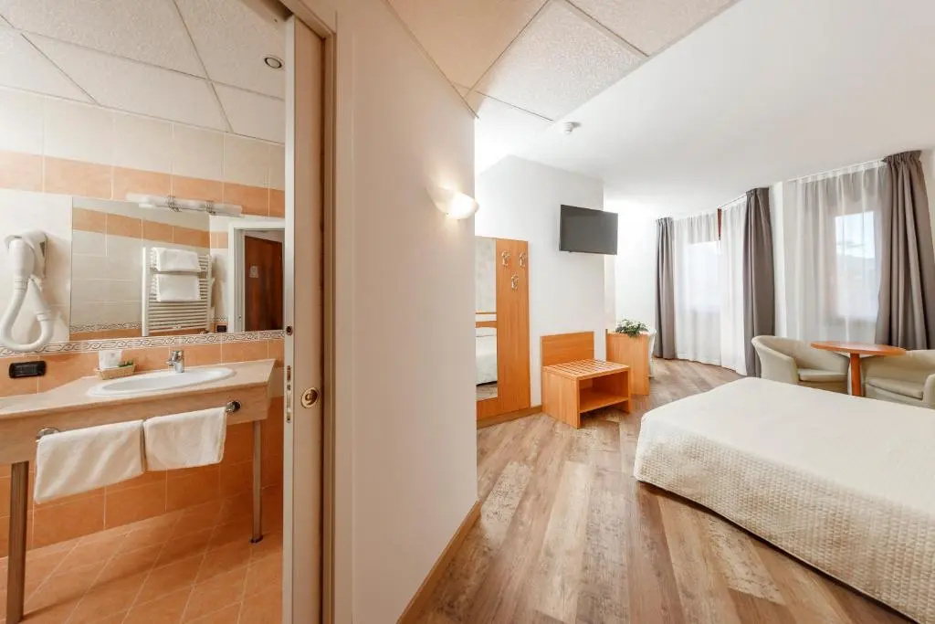 Standard Double room with balcony (full double bed)