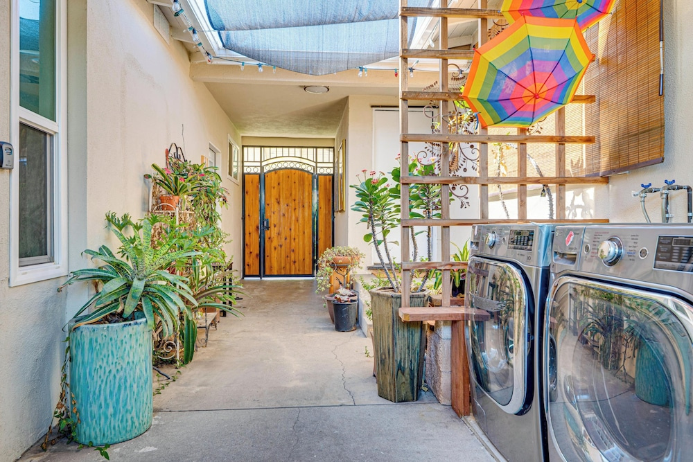 4 Mi to Old Pasadena! Well-appointed Studio Stay
