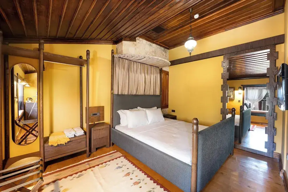 Luxury Double room with garden view (full double bed)