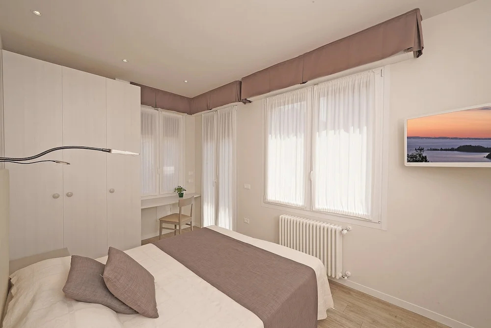 Comfort Double room with balcony and with partial view (full double bed)
