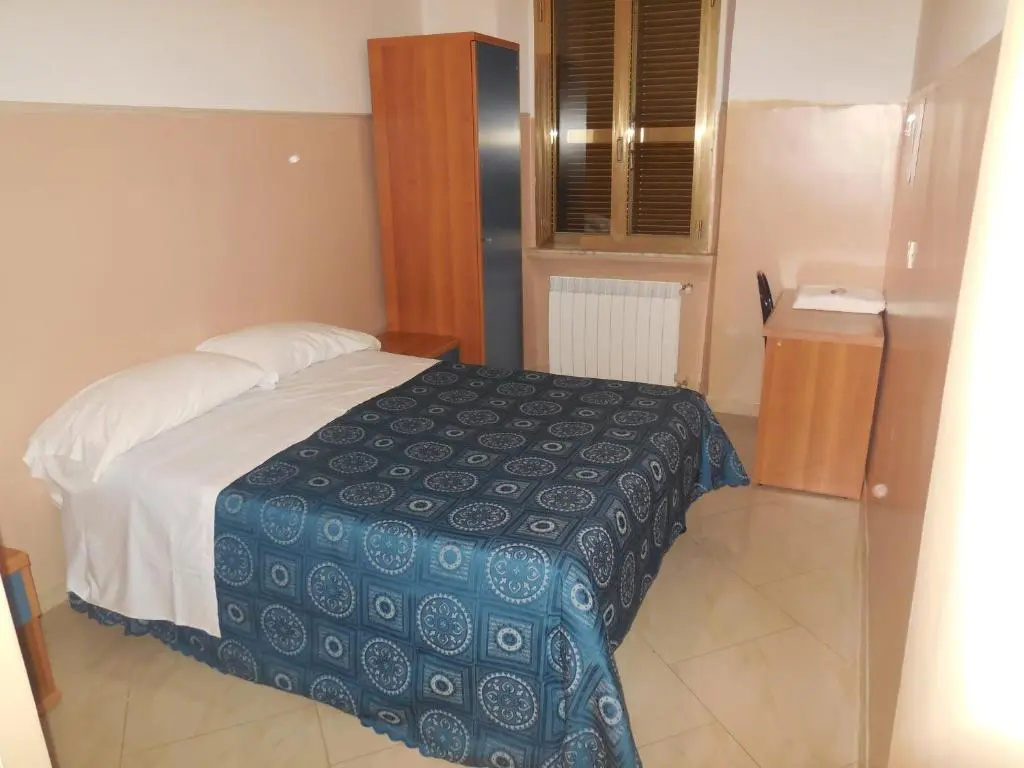Double room (full double bed)