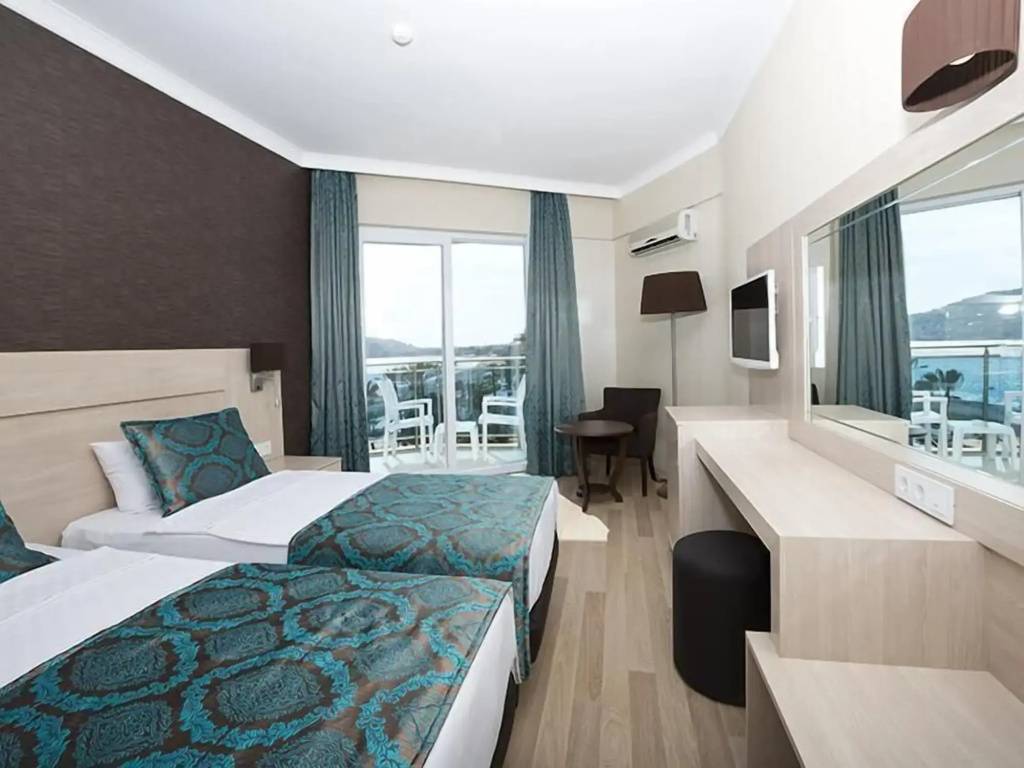 Parador Beach Hotel — фото