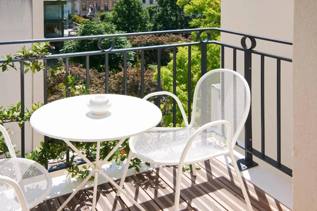 Deluxe Double room with balcony (full double bed)