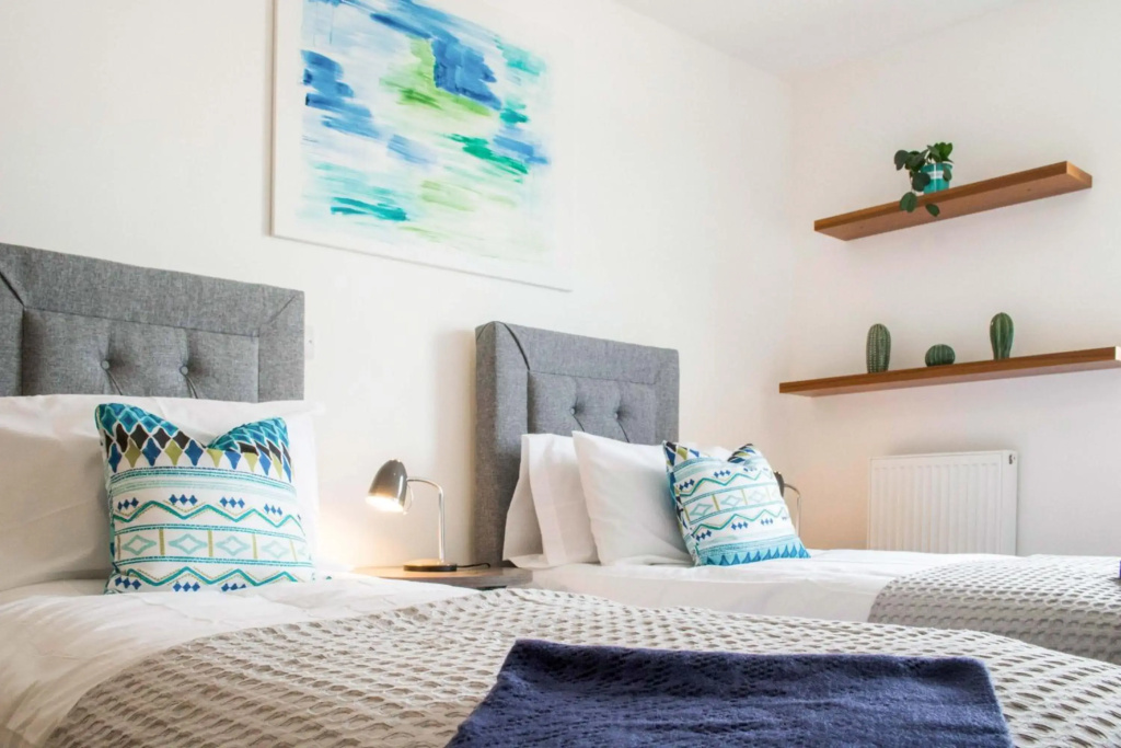Contractor Apartment & Private Parking & Central Stevenage by Comfy Workers
