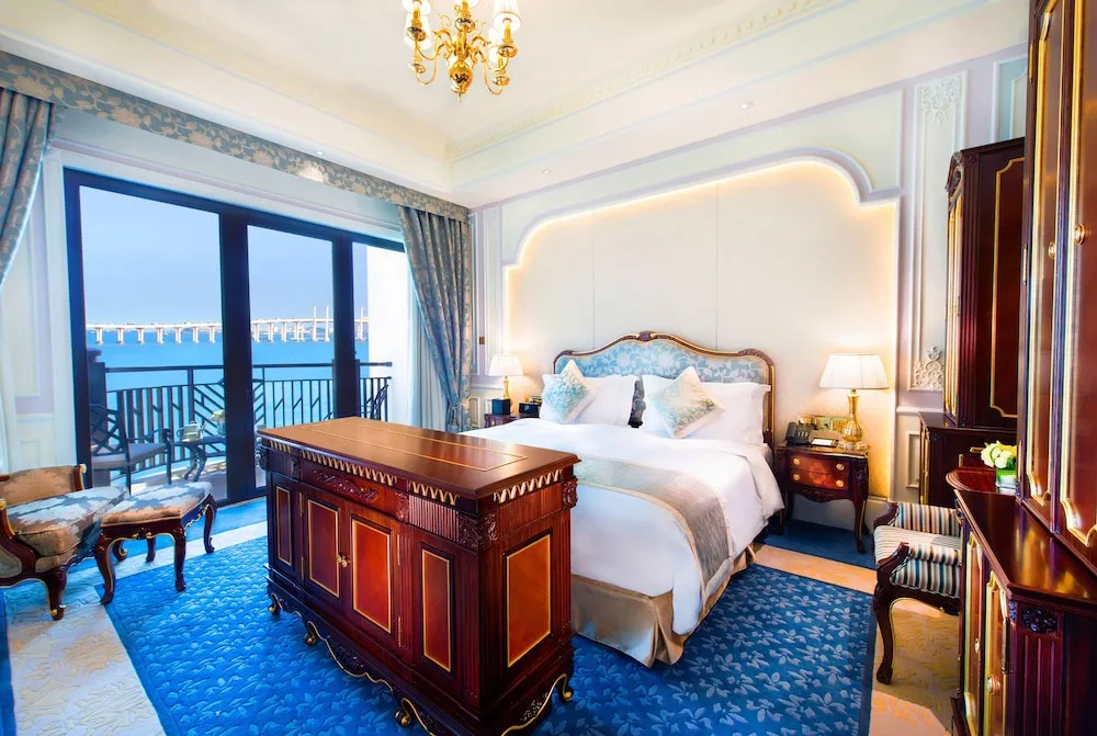 Superior room with balcony and with sea view