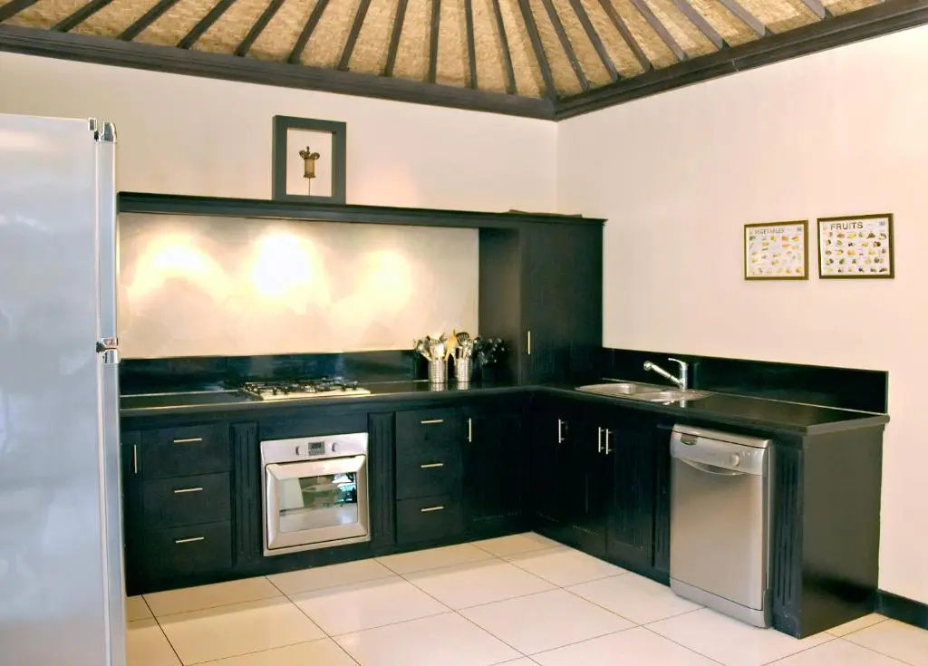 5 Bedrooms Villa