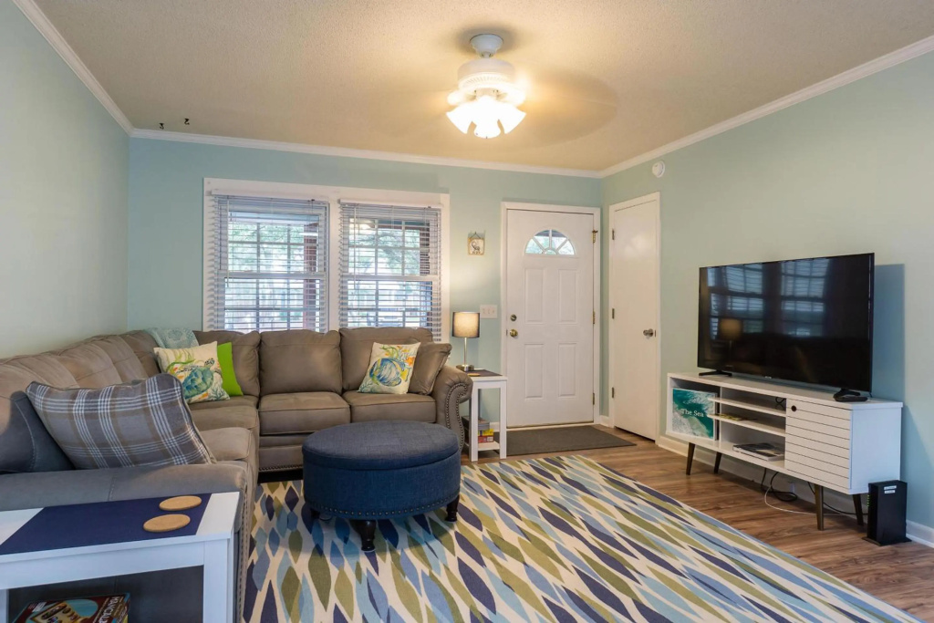 Beach Happy by Oak Island Accommodations