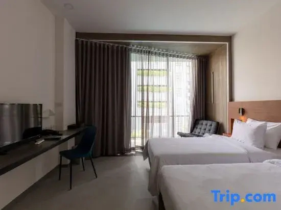 Deluxe Double room with pool view (twin beds)