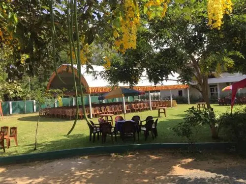 Thilini Holiday Inn