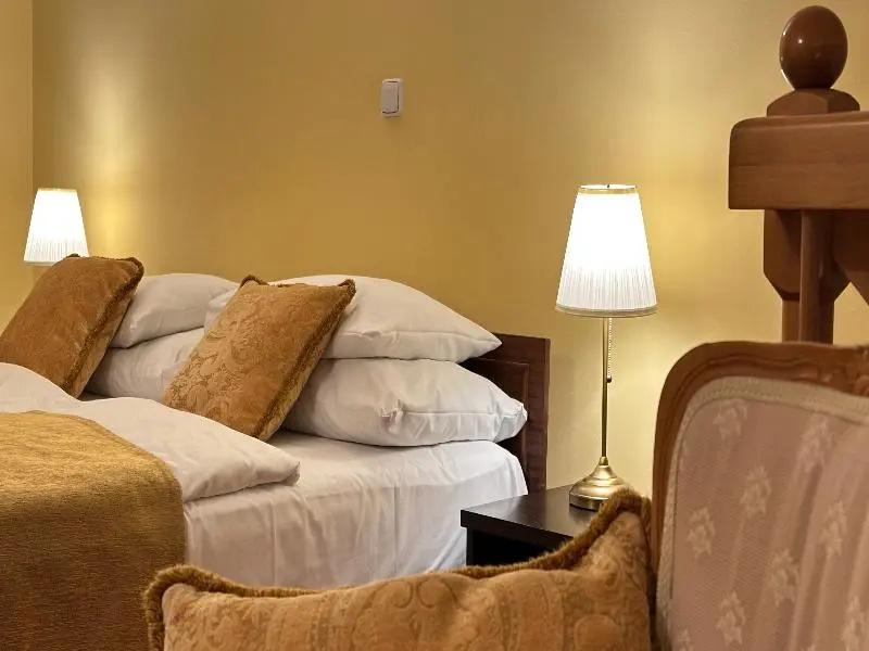 Fleur De Lis Hotel - Chambres