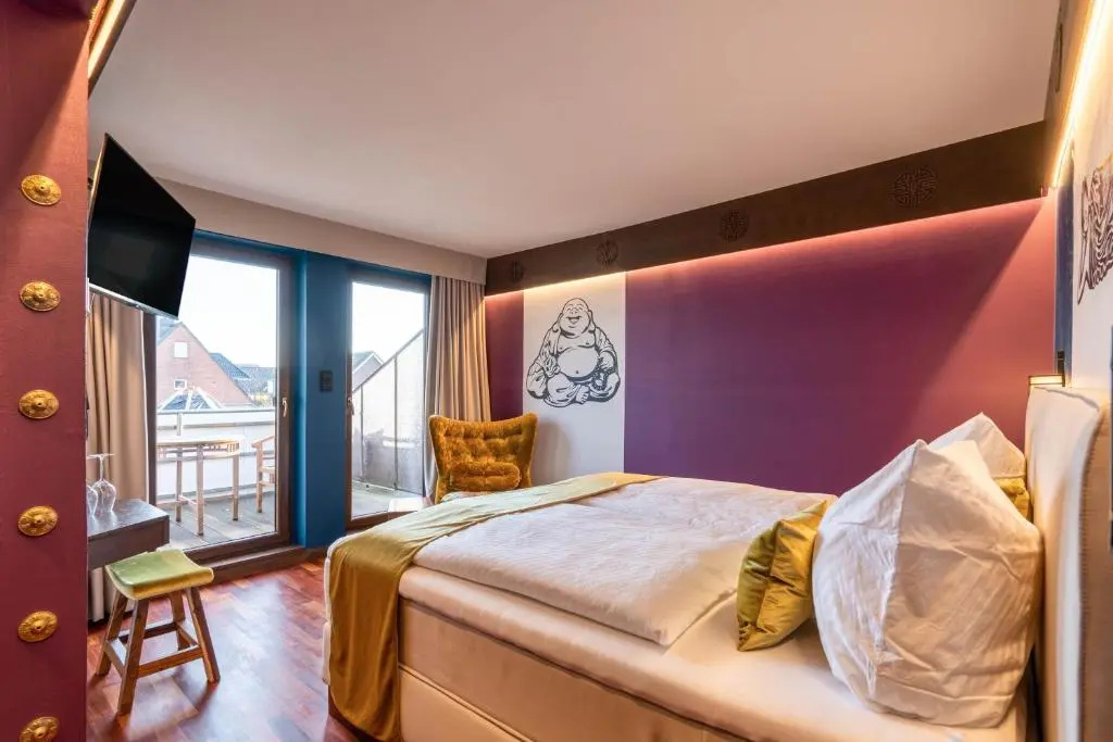 Deluxe Double room with balcony (full double bed)