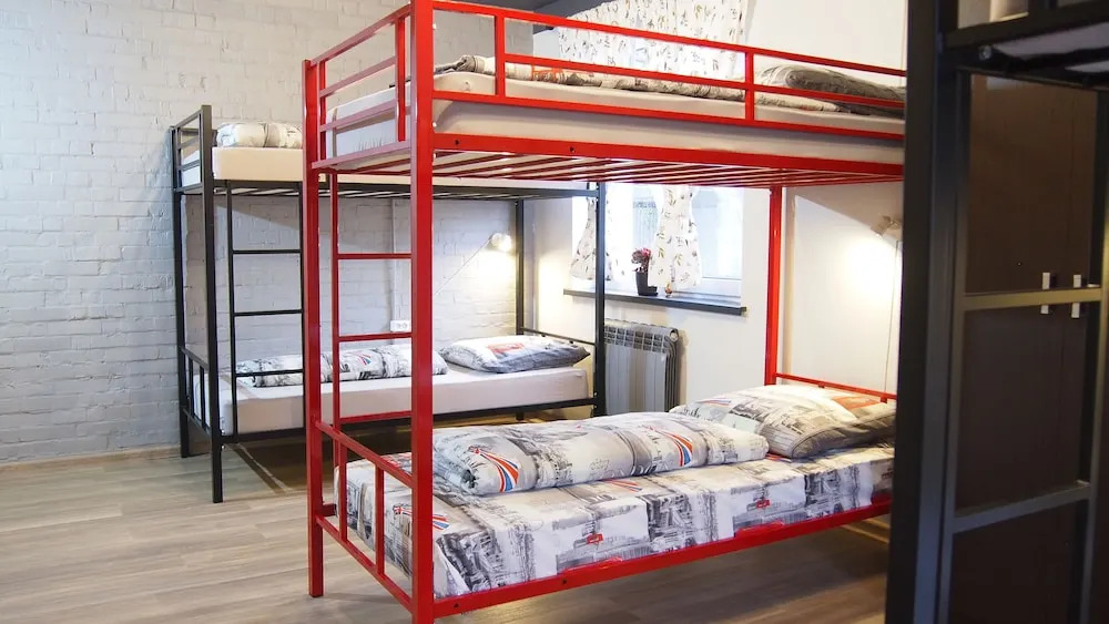 Кровать в общем номере (мужской номер) в Opaliha Loft rooms