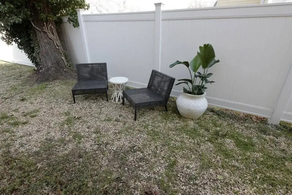 Top of the Town With Parking - 1 Bedroom