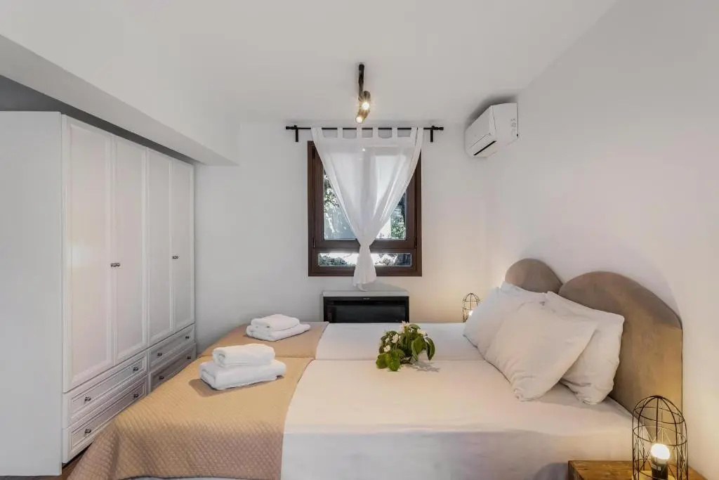 2 Bedrooms Villa