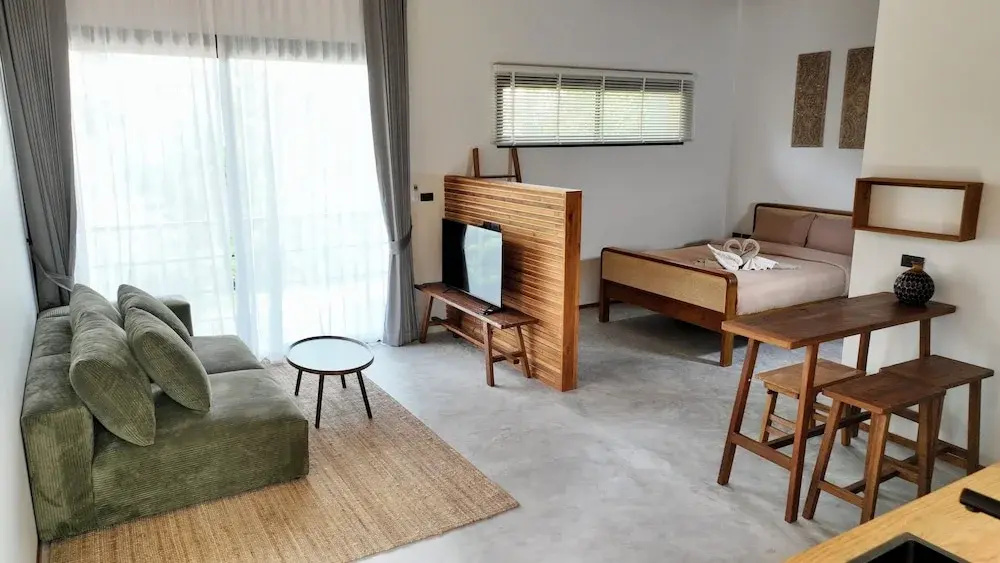 Deluxe Studio