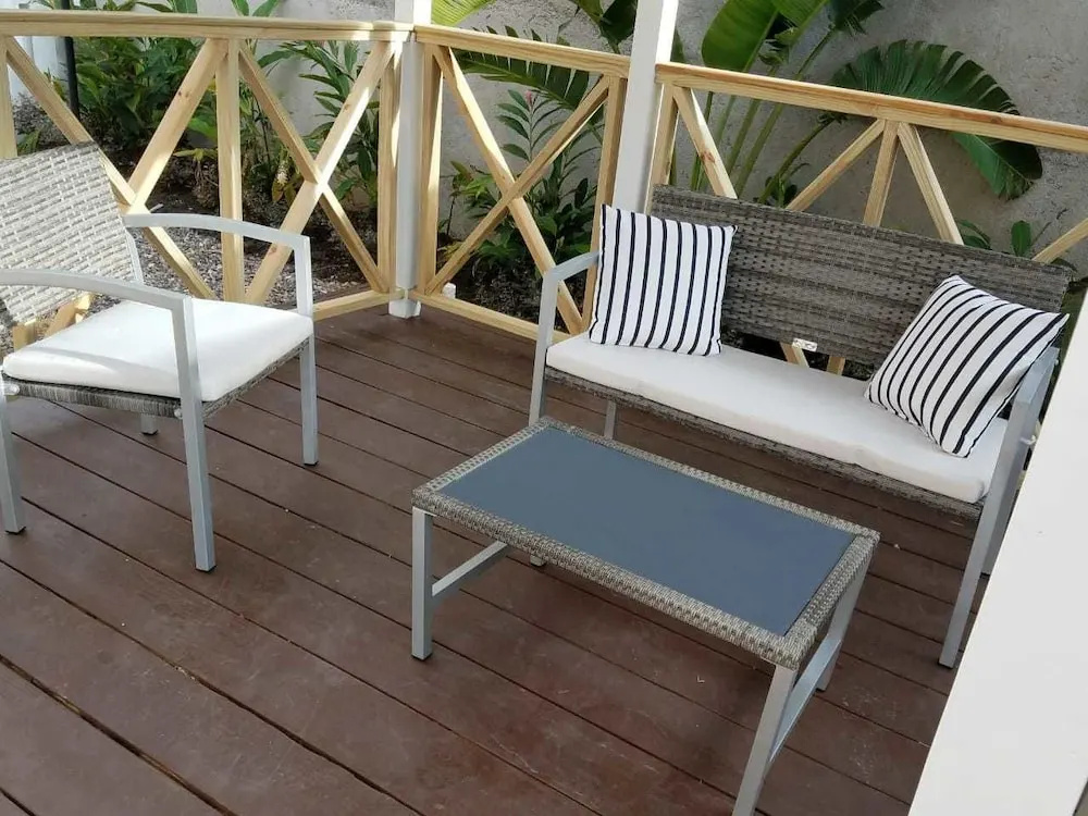 The Discovery Bay Lux Apartment