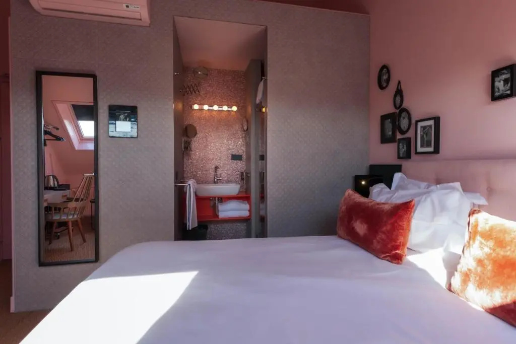 Comfort room
