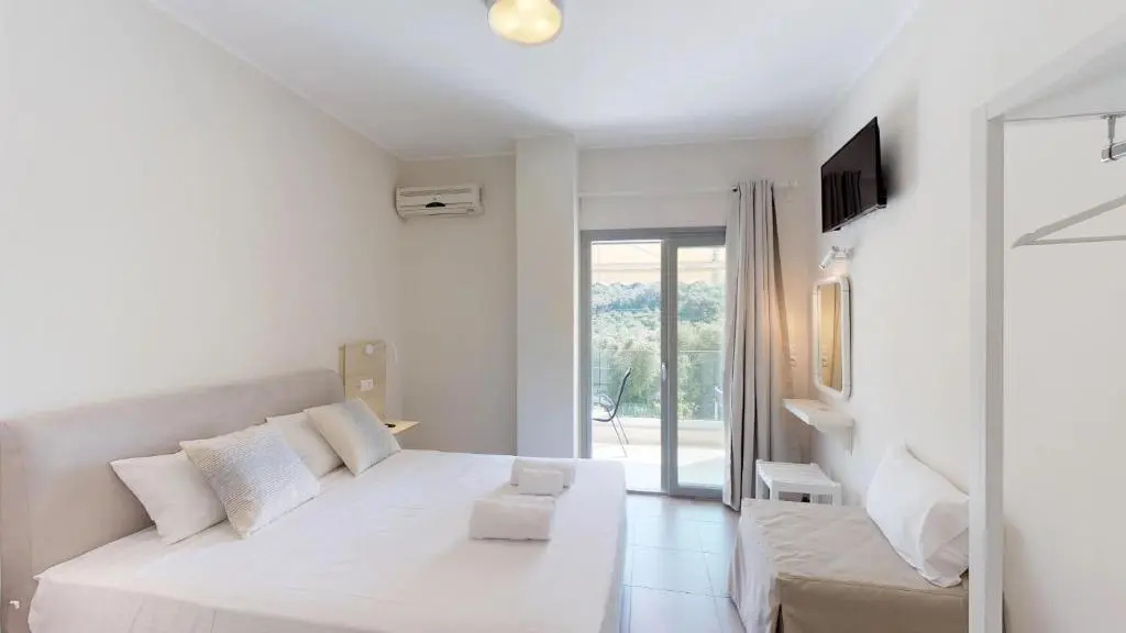 Standard Double room with sea view (full double bed)