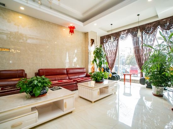 Huaxin Hotel (Wuwei Pedestrian Street Cultural Square)