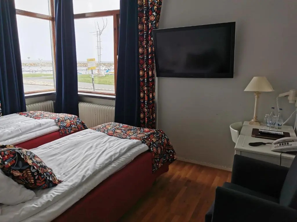 Standard Double room with lake view full double bed