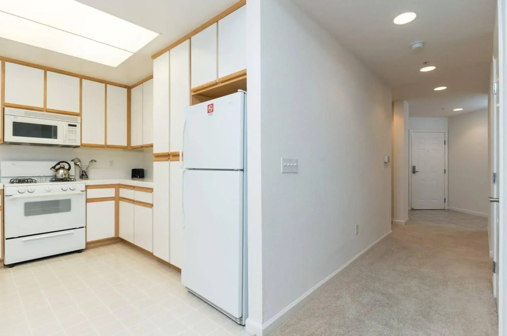 Global Luxury Suites at North Park - фото 21