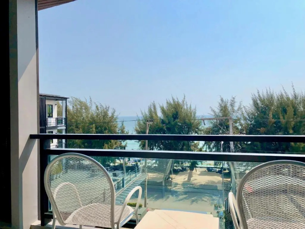 Deluxe Double room with balcony and with sea view (full double bed)