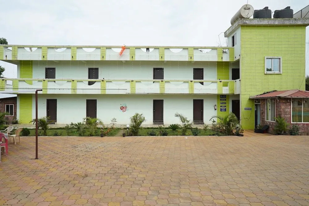 OYO 18730 Galaxy Inn