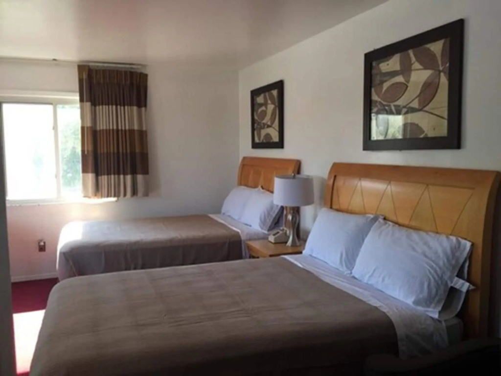 Greenview Inn Riverhead — 4