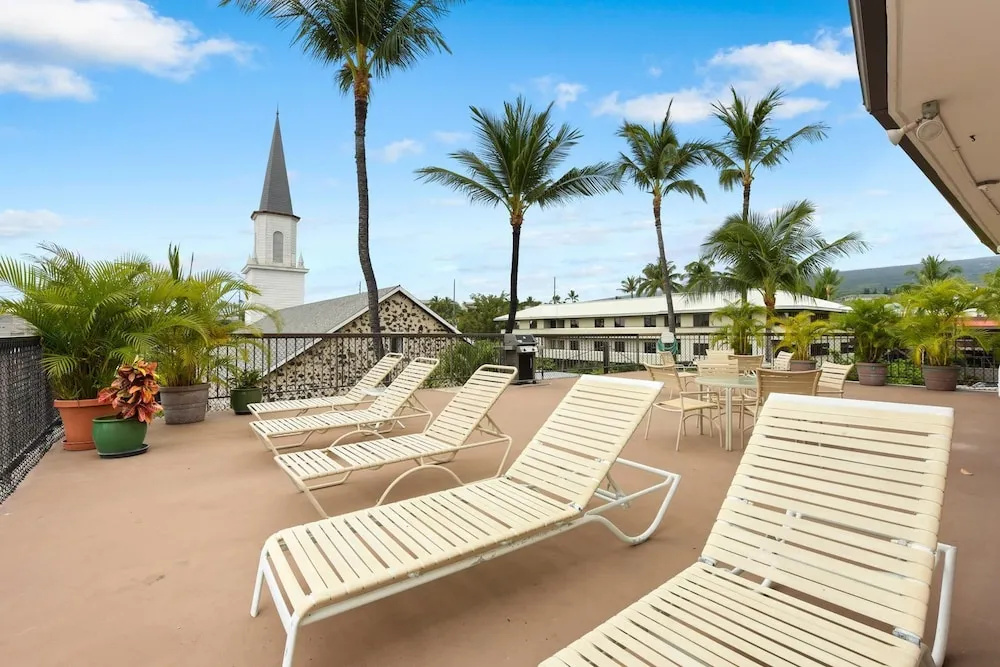 Kona Plaza