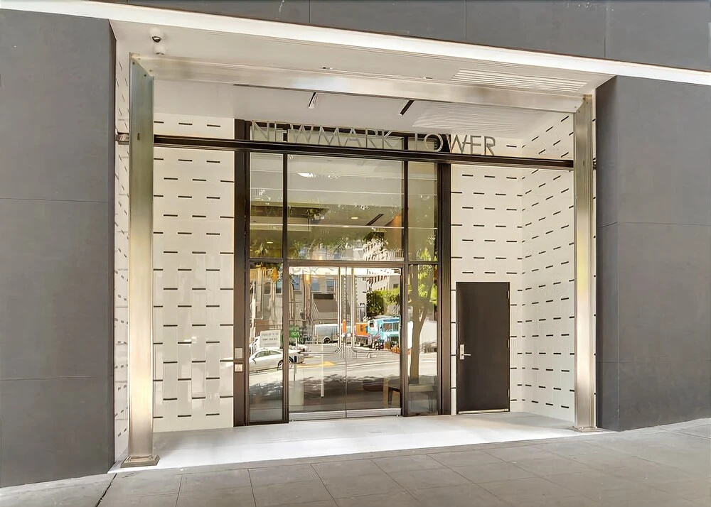 Newmark Elliott Bayview Luxury Suite - Two Bedroom Apartment with Balc