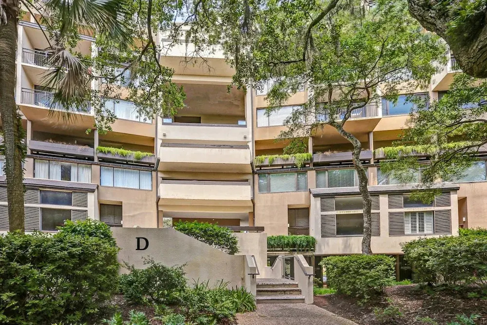 Oceanfront Condo With Balcony, Water Views, AC & Outdoor Pool