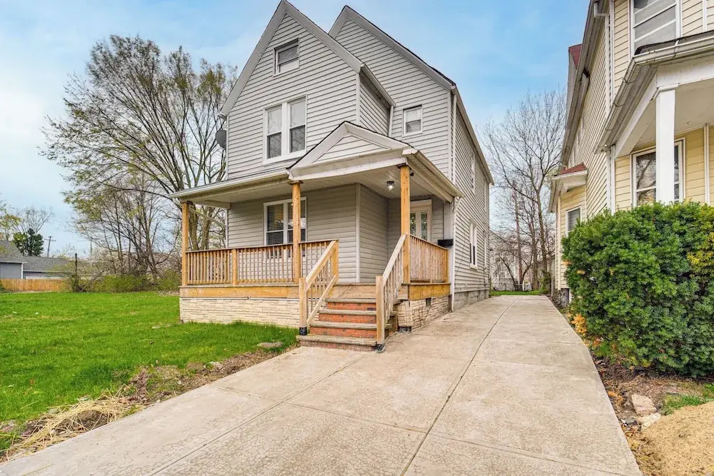 4 Mi to Dtwn: Modern Retreat w/ Yard in Cleveland