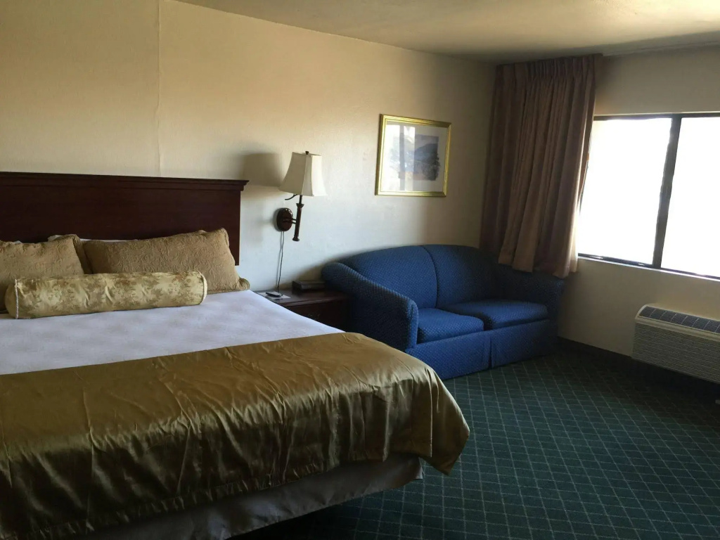 Portside Inn & Suites — фото