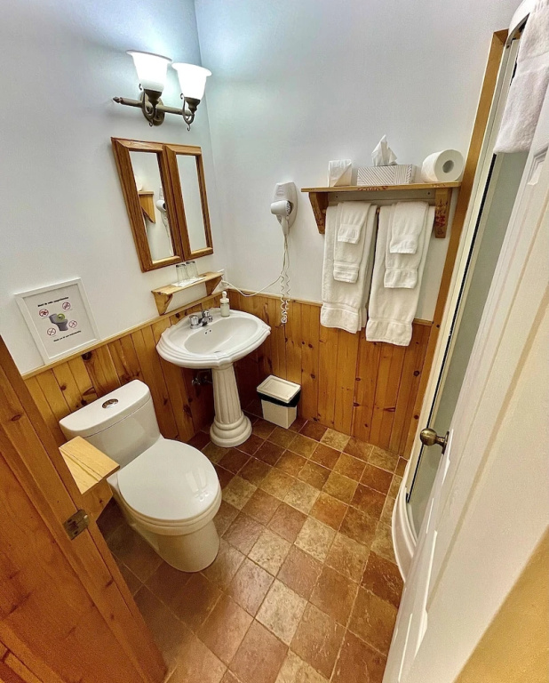 Double Suite with balcony (full double bed)