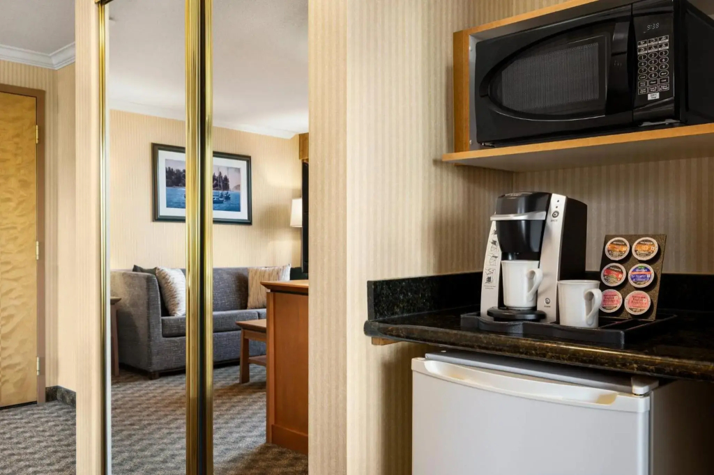 Holiday Inn Hotel & Suites North Vancouver by IHG - фото 34