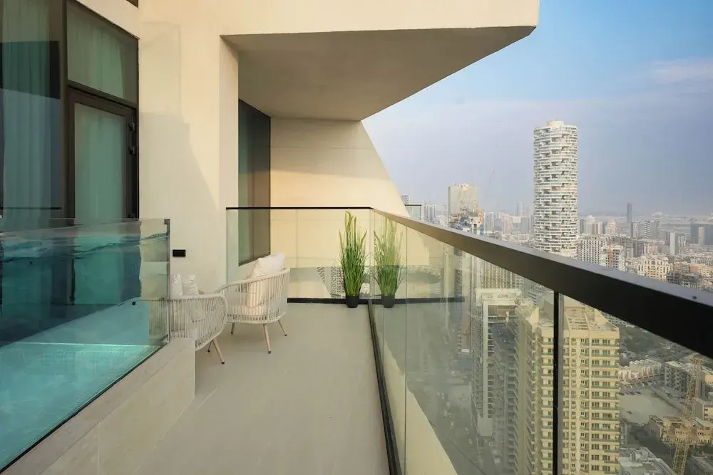 High-End 1BR - Private Pool & Views