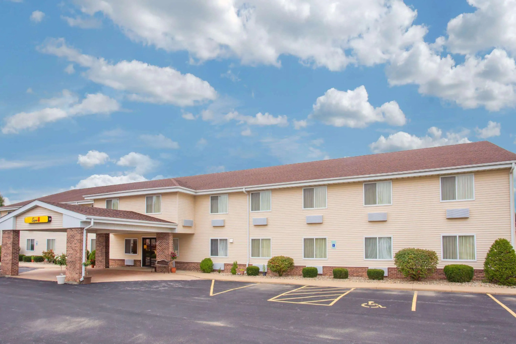Super 8 by Wyndham Galva - Photo 1