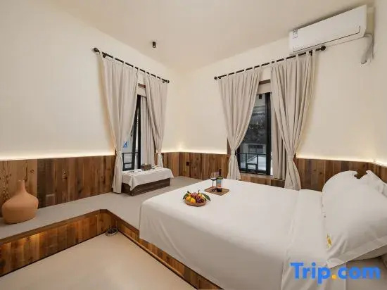 Standard room with courtyard view