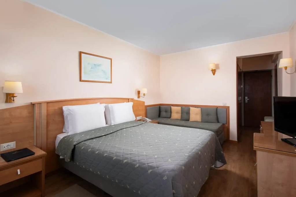 Triple room with sea view