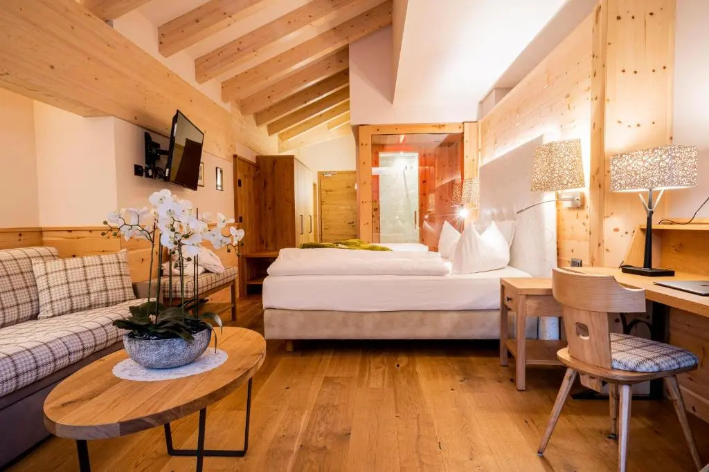 Suite with city view