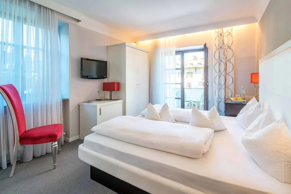 Standard Double room with balcony and with mountain view (full double bed)