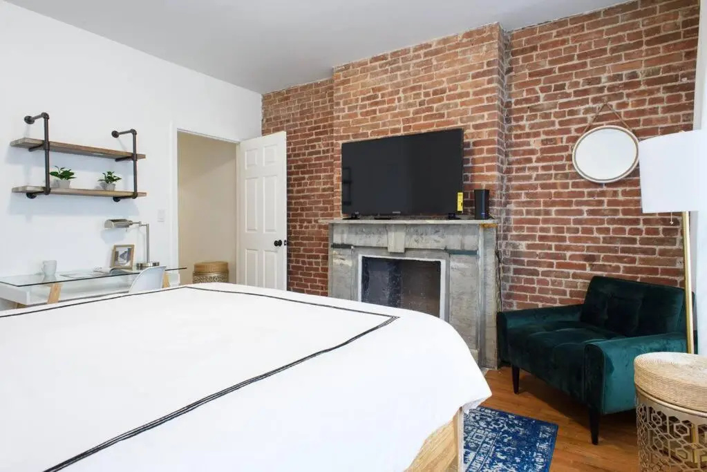 454-3w Prime Location 2BR Newly Furnished Sleeps 5