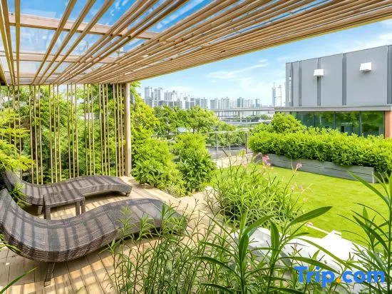 Central Thonglor 1BR Rooftop Pool in RCA Bangkok