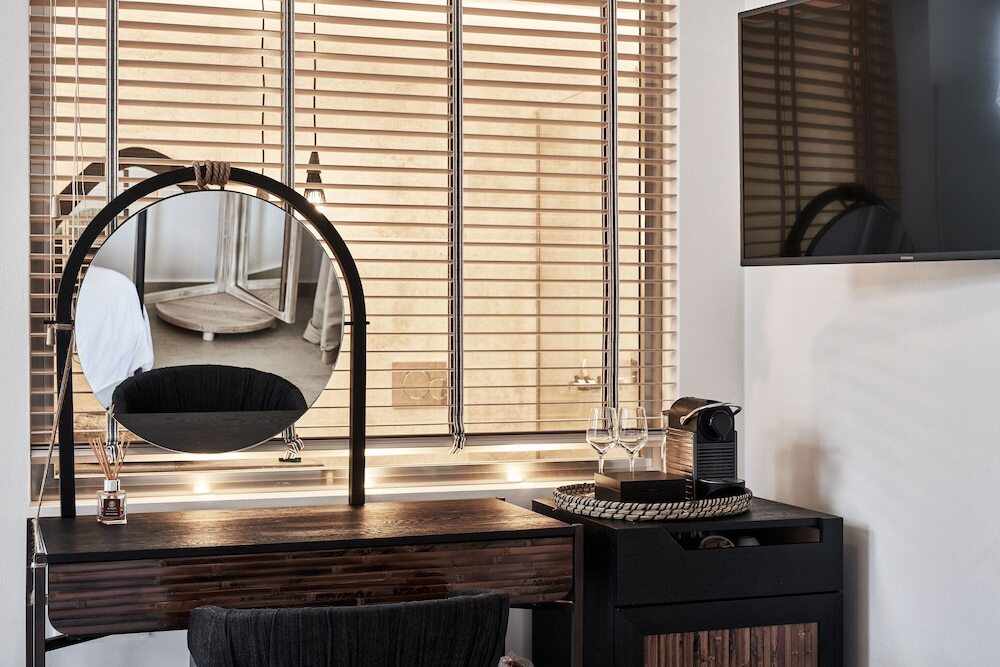 Volcano Luxury Suites Milos