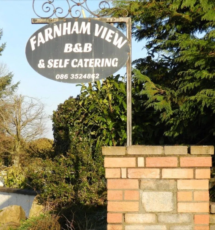 Farnham view b & b near Farnham estate